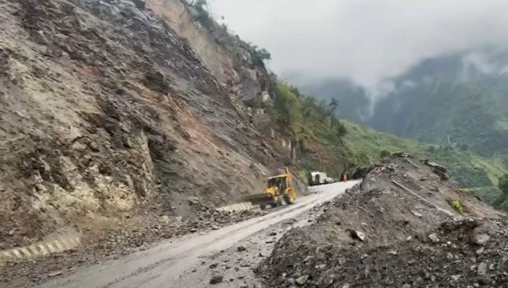 मुग्लिन-नारायणगढ सडकमा राति गाडी चलाउन रोक