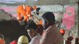 चारतले भवन भत्किंदा सात जनाको मृत्यु