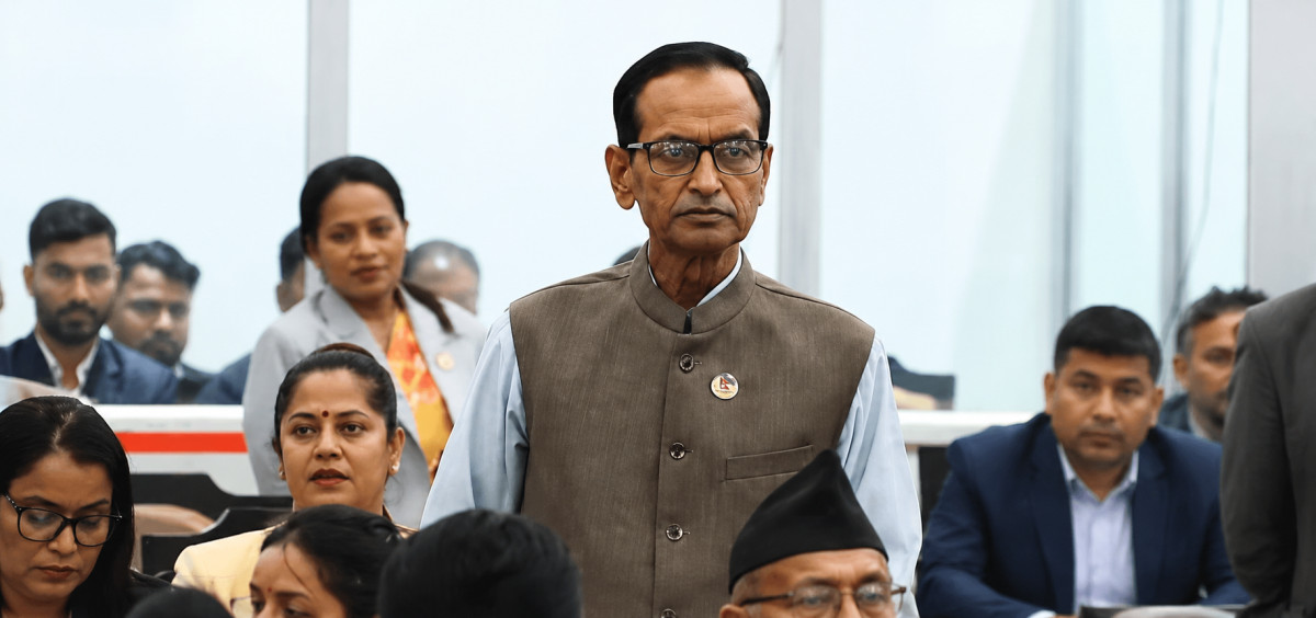 कांग्रेस सांसद यादवको अनौठो विरोध, दिनभर मौन बस्ने घोषणा