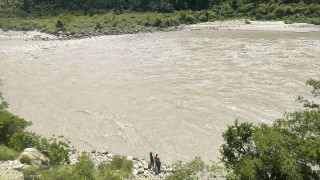 भेरी नदीमा जिप खस्यो