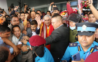 देउवा काठमाडौं आइपुगे (तस्बिरसहित)