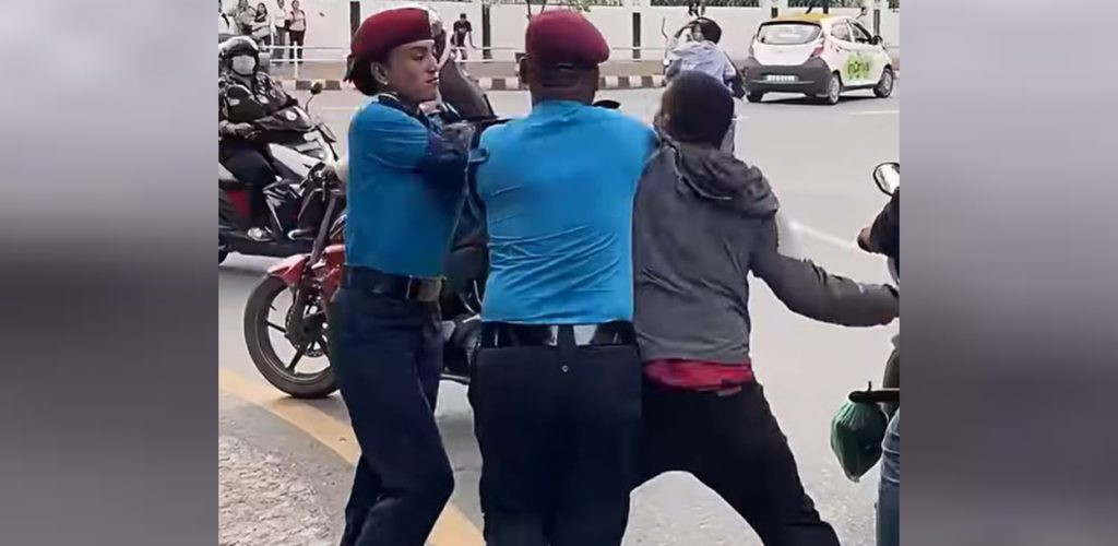 नयाँ बानेश्वरमा ड्युटीमा खटिएका ट्राफिक प्रहरीमाथि हातपात