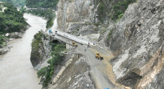 नारायणगढ-मुग्लिन सडकमा आज राति ८ बजेदेखि सवारी चलाउन पूर्ण रोक