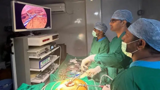 ३३ वर्षीय महिलाको पेटबाट निकालियो १३ वटा कलम, पाँच वटा चम्चा र मैनबत्ती