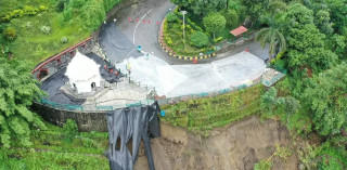 पहिरोका कारण सडक प्रभावित, मनकामना दर्शन तथा केबलकार सेवा भने सञ्चालनमा