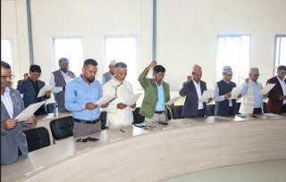 एमालेका मनोनीत केन्द्रीय सदस्यहरुले गरे शपथ ग्रहण