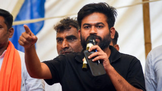 हिरासतबाट रिहा भएपछि  अभिजीत दीपकेले मोदीलाई भने- ‘डरपोक’