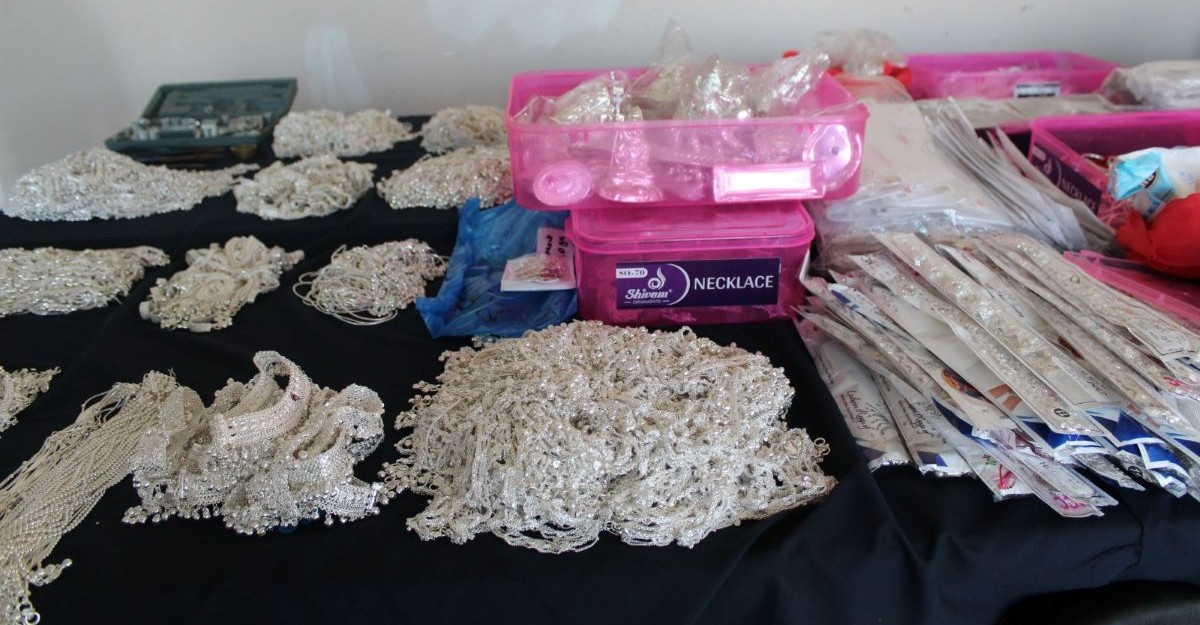 ६८ किलोभन्दा बढीका चाँदीका गहनासहित एक भारतीय पक्राउ